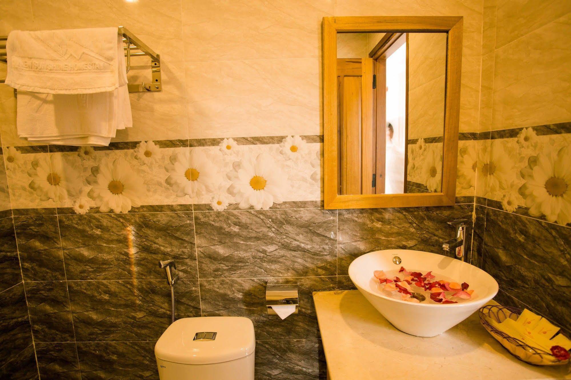 New Sunshine Homestay Hội An Buitenkant foto